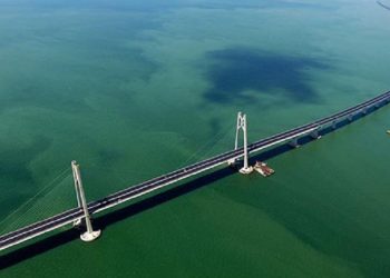 Mencari Sensasi di Jembatan Terpanjang di Dunia