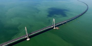 Mencari Sensasi di Jembatan Terpanjang di Dunia
