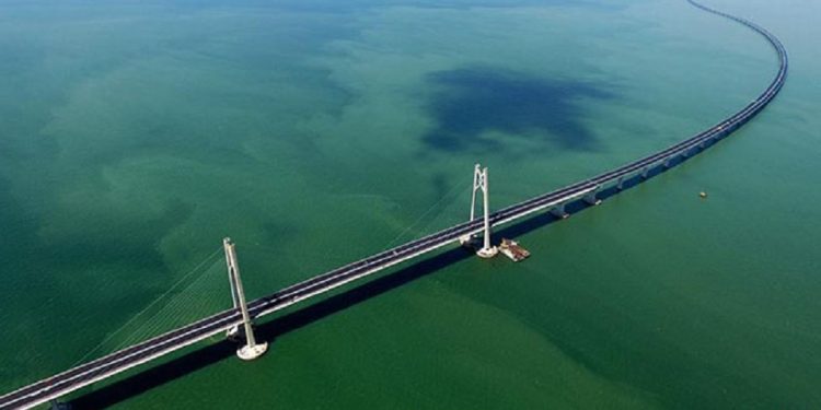 Mencari Sensasi di Jembatan Terpanjang di Dunia