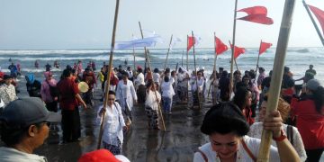 Sengkuni dan Dasamuka pun Dilarung