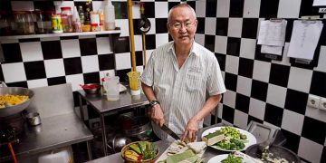 William Wongso Bikin Rendang Galang Dana untuk Korban Sulteng