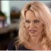 Pamela Anderson Blak-blakan Bicara “Perjuangan Romantisnya” dengan Julian ‘Wikileaks’ Assange