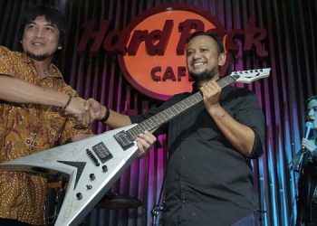 Gitar Megadeth Laku Dilelang untuk Palu dan Donggala