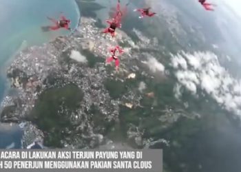 Kado Natal Termanis: Rakyat Papua Miliki 10% Saham PT FI, 50 Santa Claus Terjun di Jayapura