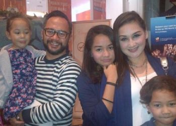Tips Mona Ratuliu Hindarkan Anak Kecanduan Gadget