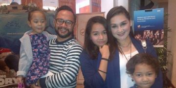 Tips Mona Ratuliu Hindarkan Anak Kecanduan Gadget