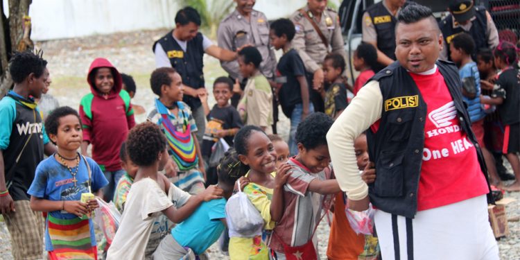 Susu Berbalas Tuba di Pedalaman Papua