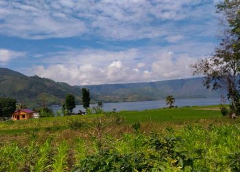 Wisata Jemput Bola ala Danau Toba