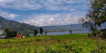 Wisata Jemput Bola ala Danau Toba