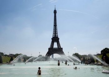Lupakan Paris, Selfie Berlatar Menara Eiffel Cukup di Boyolali