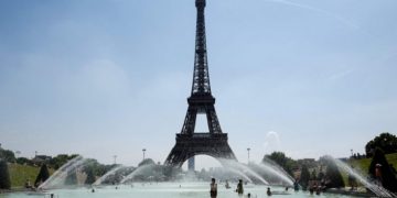 Lupakan Paris, Selfie Berlatar Menara Eiffel Cukup di Boyolali