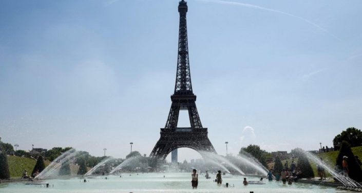Lupakan Paris, Selfie Berlatar Menara Eiffel Cukup di Boyolali