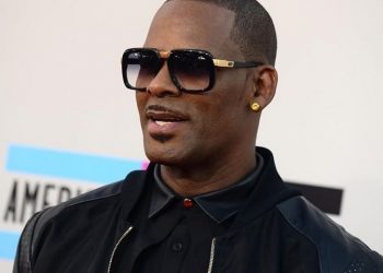 R. Kelly Pernah Berhubungan Seks dengan Aaliyah Saat di Dawah Umur