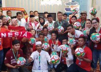 Rombongan Suporter Sepakbola Datangi Kediaman KH Maruf Amin
