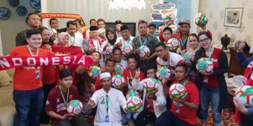 Rombongan Suporter Sepakbola Datangi Kediaman KH Maruf Amin