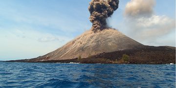 Selat Sunda Masih “Waspada Tsunami”