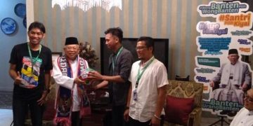 Didatangi Bobotoh, KH Ma’ruf Amin Ngaku Penggemar Persib Bandung