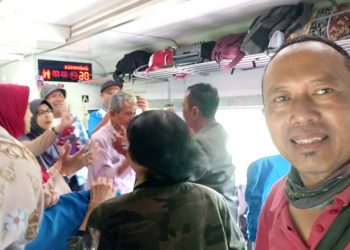 Lima Menit Lagi, Ah… Ah… Ah….
