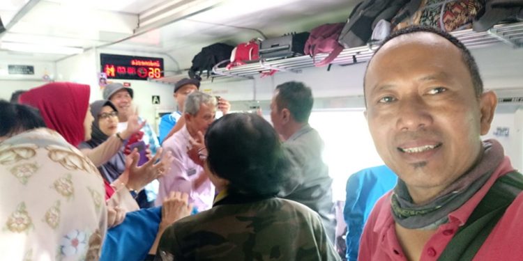 Lima Menit Lagi, Ah… Ah… Ah….