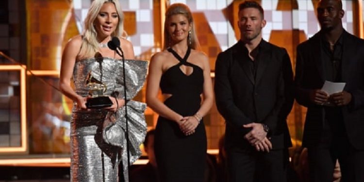 Lady Gaga Rebut Tiga Grammy Award
