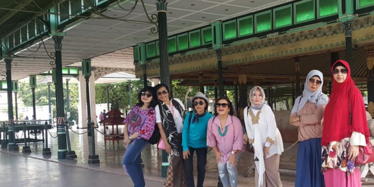 Tujuh Bidadari Mencari Spot Selfie