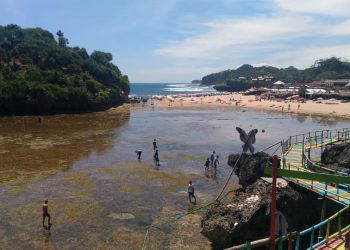 Keindahan Tersembunyi Pantai Drini