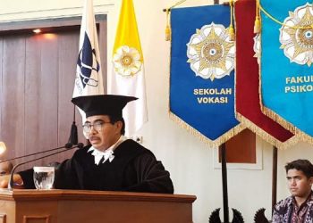 Dikukuhkan Sebagai Guru Besar UGM, Conelis Lay Bicara Soal Konvergensi  Intelektual  dan Kekuasaan