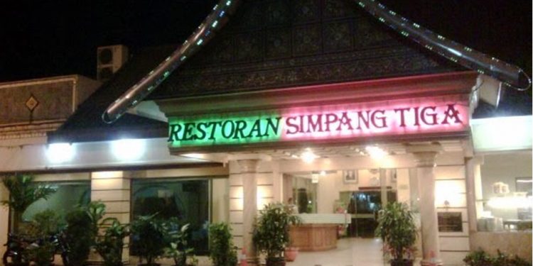 Simpang Tiga, Restoran “Raja-raja”