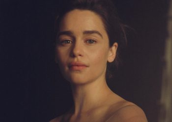 Emilia Clarke, bintang “Game of Thrones” yang Dua Kali Lolos Dari Kematian
