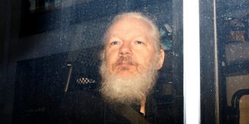 Assange Ditangkap, Trump: Bukan Urusan Saya