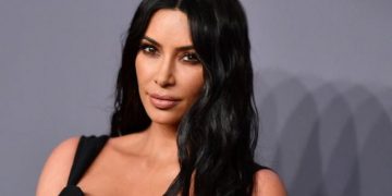 Kim Kardashian Siap-siap Jadi Pengacara