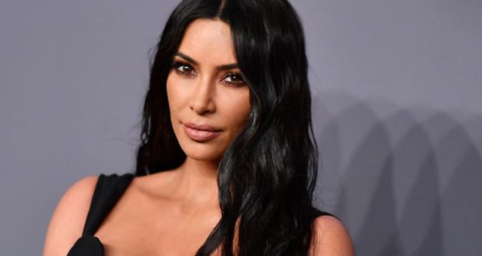  Kim Kardashian Siap-siap Jadi Pengacara