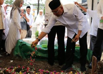 Wali Kota & Wakil Wali Kota Hadiri Pemakaman Bupati Asahan