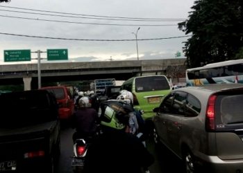 Drainase Dijadikan Rumah Kabel Telepon