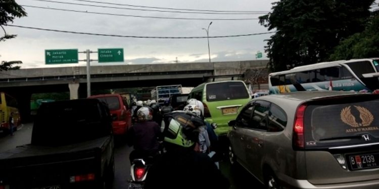 Drainase Dijadikan Rumah Kabel Telepon