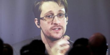 Snowden: Penangkapan Assange Pukulan terhadap Kebebasan Pers