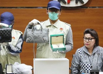 Rolex & Channel Dalam Lingkaran Setan Korupsi