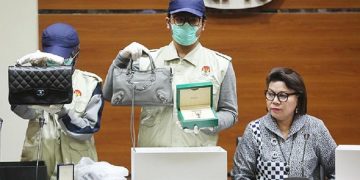 Rolex & Channel Dalam Lingkaran Setan Korupsi