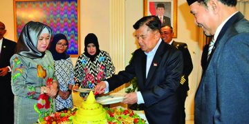 JK Rayakan Ultah dengan Dua Tradisi di Luar Negeri﻿