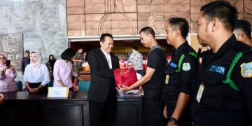 Bamsoet Serahkan Bantuan Ribuan Paket Sembako di DPR