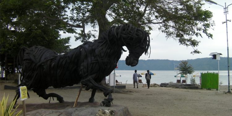 Batu Hoda, Pantai tak Bertepi Laut
