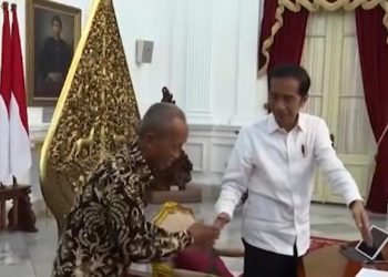 Bertemu Presiden, Usma Pedagang Korban Kerusuhan Menangis