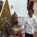 Bertemu Presiden, Usma Pedagang Korban Kerusuhan Menangis