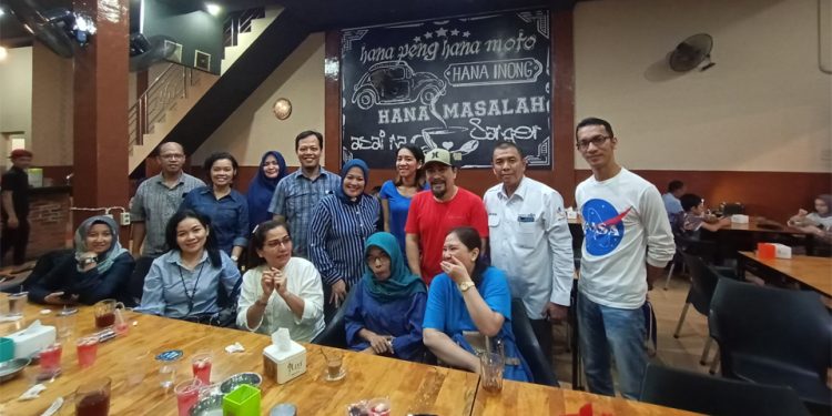 Alumni F&B Lintas Angkatan Bukber di Keude Khupi Aceh Corner