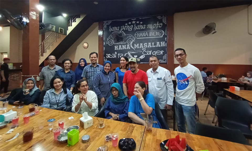  Alumni F&B Lintas Angkatan Bukber di Keude Khupi Aceh Corner