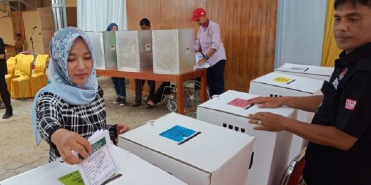 Jokowi-JK Catat Sejarah Gelar Pemilu Serentak Terbesar di Dunia