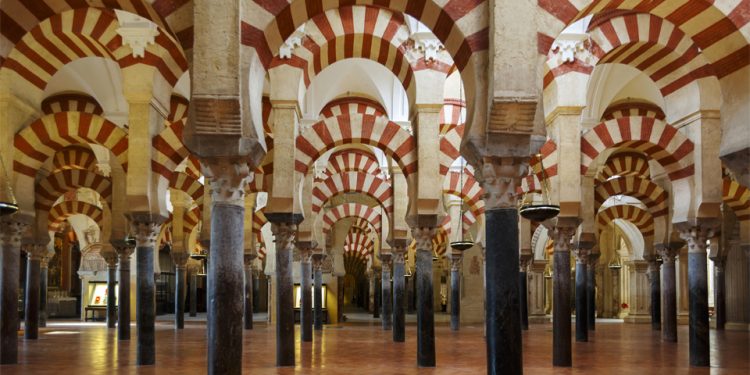 Kaligrafi Emas di Masjid Cordoba