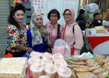 Makanan dan Tampilan Beradu Top