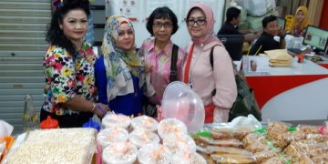 Makanan dan Tampilan Beradu Top