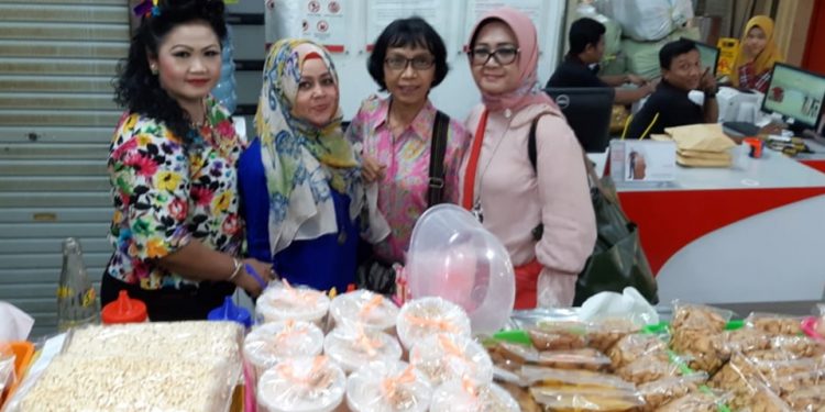 Makanan dan Tampilan Beradu Top